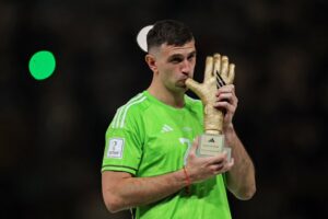 Emiliano Martinez won the golden gloves 2022 world cup