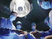 USA surgeons transplant pig kidney into patient Surgeons conducting surgical operation